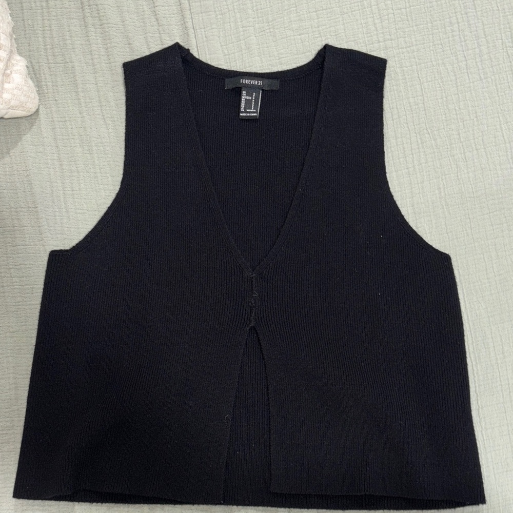 Forever 21 Black Sleeveless V-Neck Top